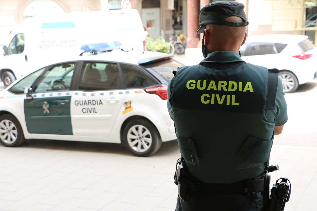 La Guardia Civil da un año de margen para que los agentes se borren los tatuajes "anticonstitucionales"