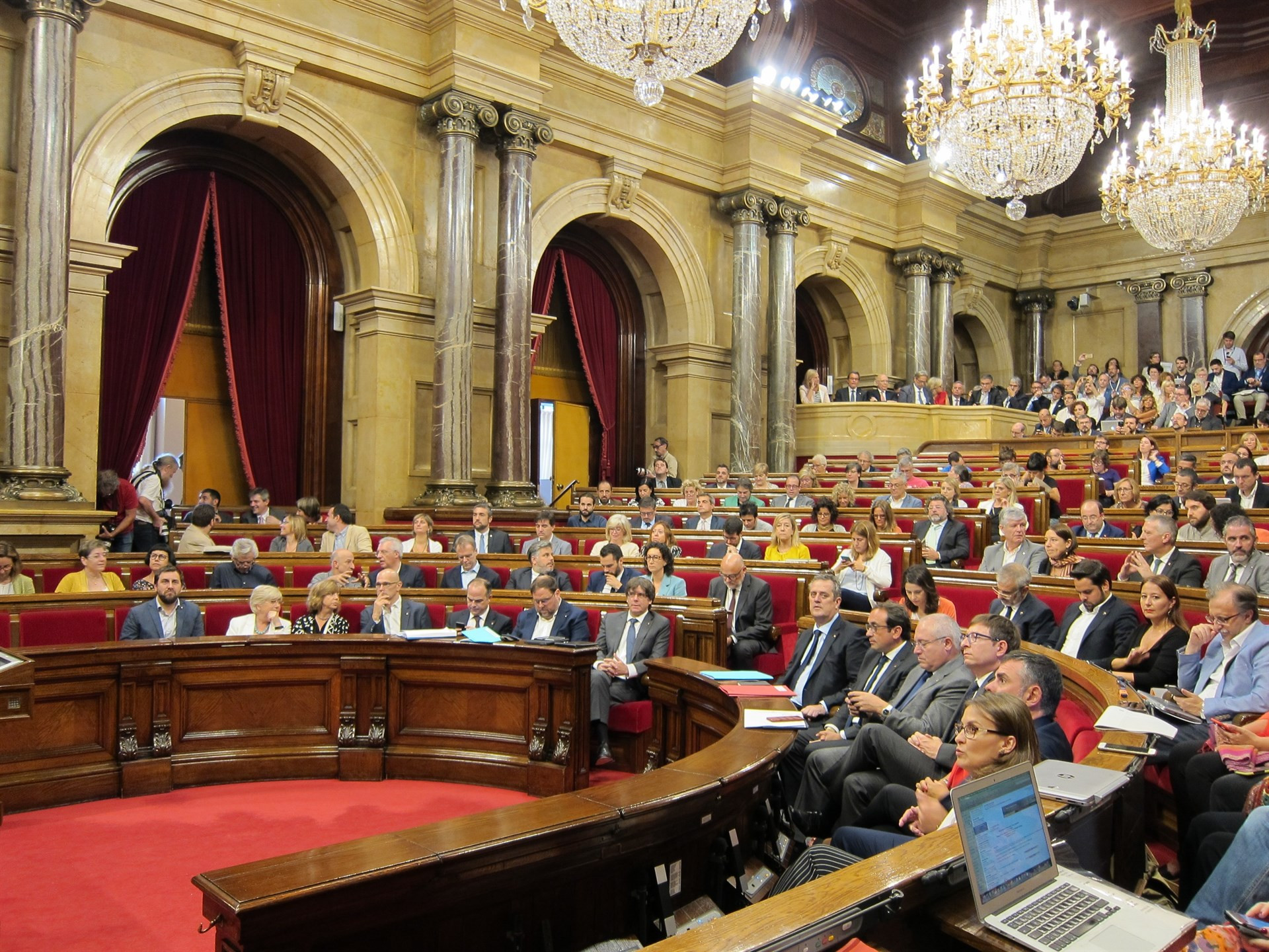 Parlament 26