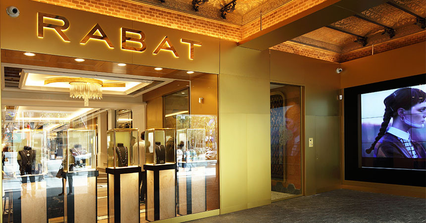 Registran una joyería del centro de Barcelona presunto de con una red