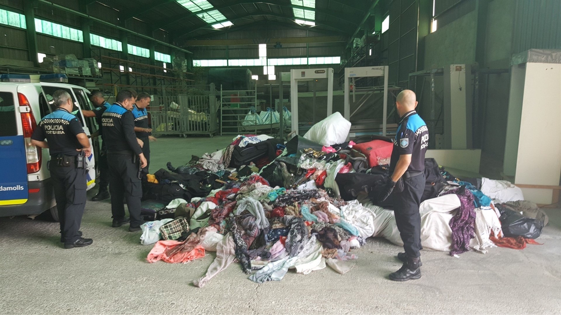 Puerto barcelona productos falsificados