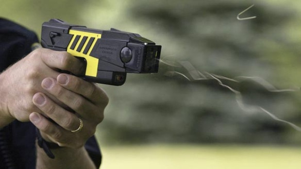 Taser pistola 2