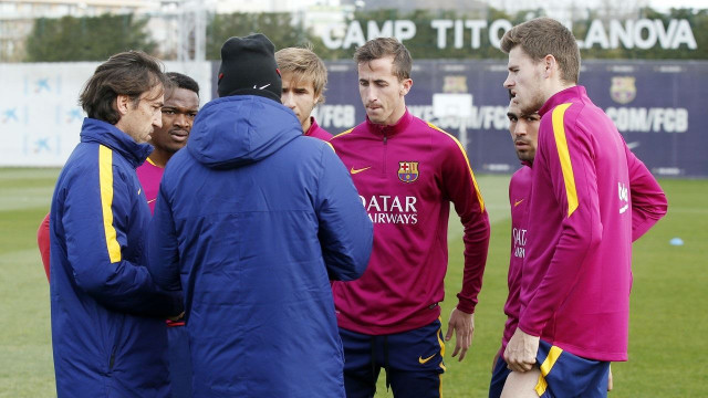 Luis Enrique conversa con los canteranos