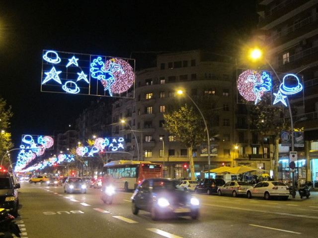 Luces de Navidad en la calle Aragón de Barcelona