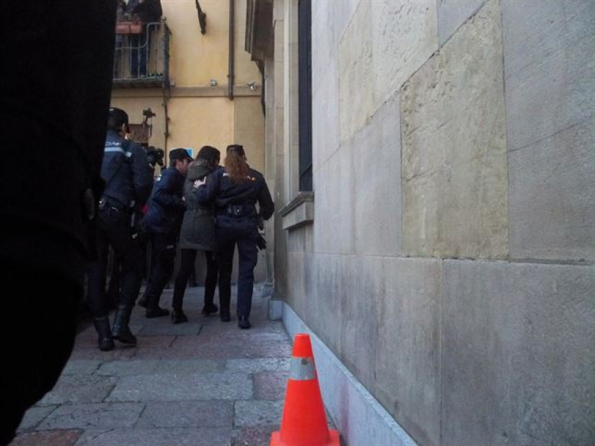 Libertad bajo fianza de 10.000 euros para la policía local Raquel Gago