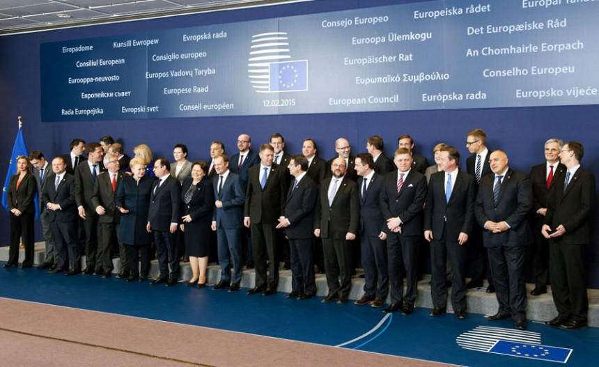 Los 28 discutirán reforzar Frontex y lanzar una misión militar contra traficantes de inmigrantes Los 28 discutirán reforzar Frontex y lanzar una misión militar contra traficantes de inmigrantes