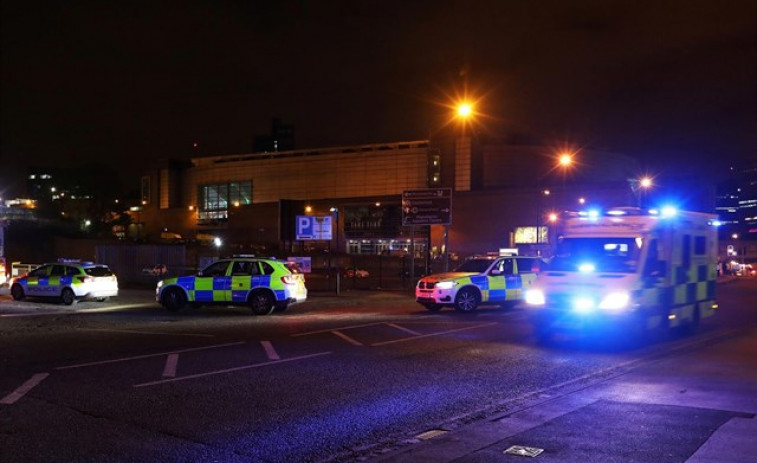 Ataque con vehículo y cuchillo en una sinagoga de Mánchester deja heridos
