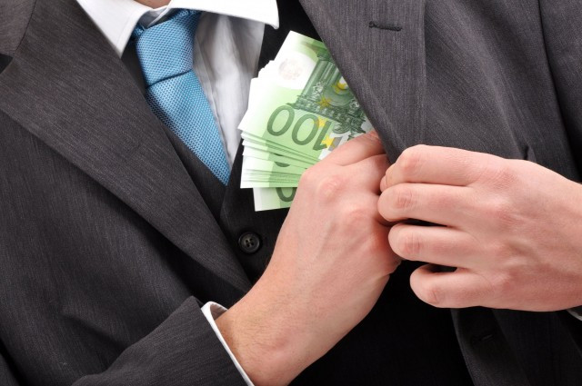 Eurobarómetro: el 90% de los españoles rechaza dar favores a cambio de dinero, pese a la percepción generalizada de corrupción en la UE