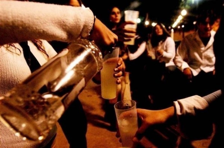 Los Mossos interponen 52 denuncias en un 'botellón' en Barcelona