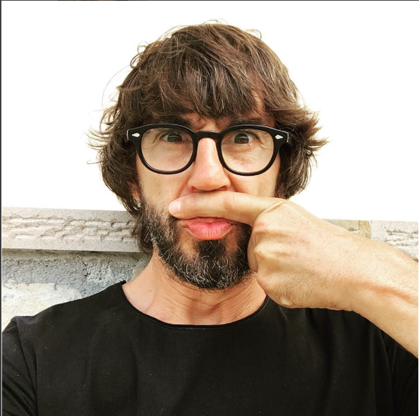 La campaña 'Ningún niño sin bigote' se hace viral para ayudar a los más vulnerables
