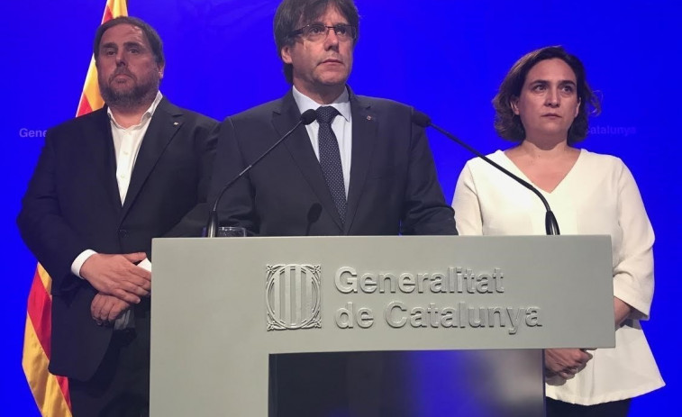 Un minuto de silencio para rendir homenaje a las víctimas del atentado en Barcelona