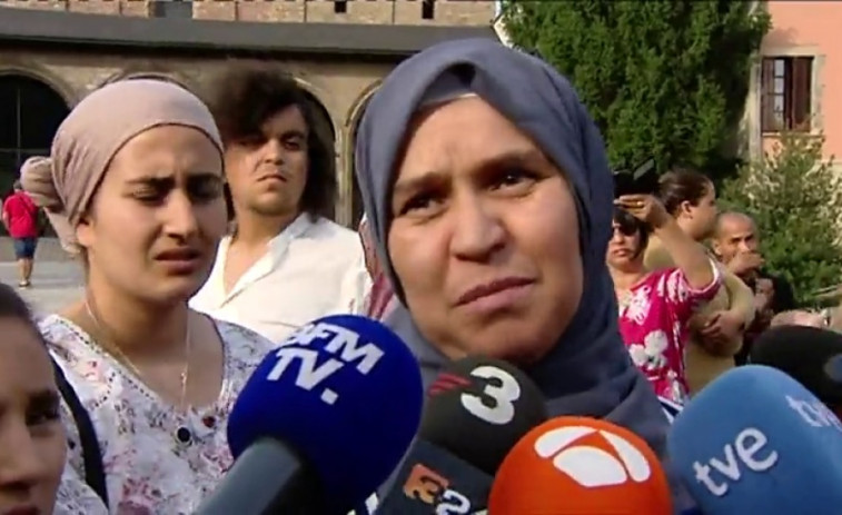 La madre de Younes Abouyaaqoub le pide que se entregue mientras las familias culpan al imán de Ripoll
