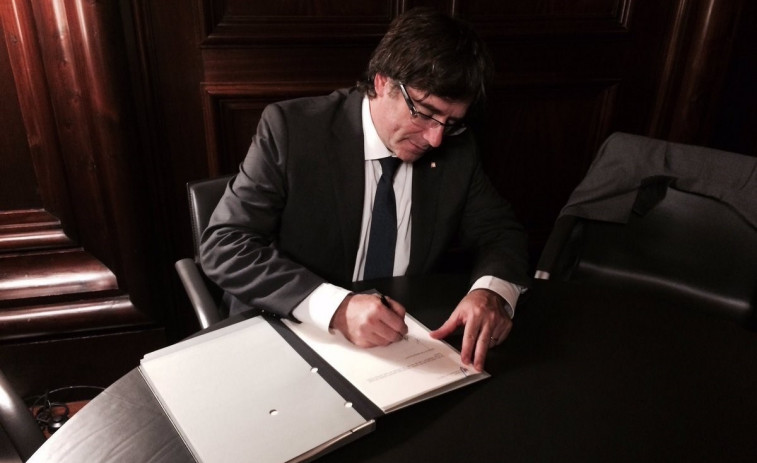 Hacienda reúne pruebas contra cuatro consellers y el DOGC publica la suspensión de la ley del referéndum