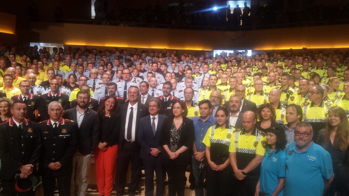 Medalla merit civic guardia urbana mossos ada colau