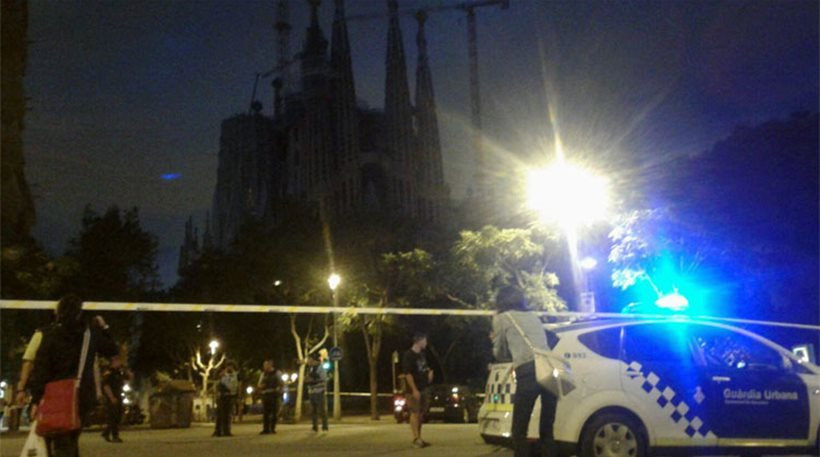 Sagrada familia acordonada