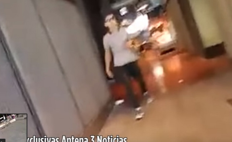 El terrorista de la Rambla contestó a un peatón en su huida por la Boqueria