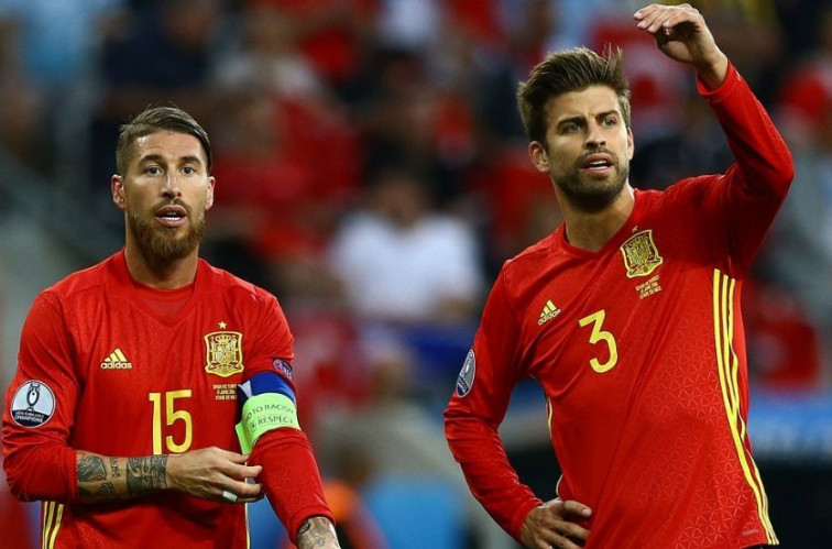 Piqué, Busquets y Ramos, cabreados con Larrea