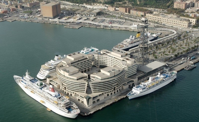 Fallece una persona en el Puerto de Barcelona, tras una explosión en un tanque inflamable