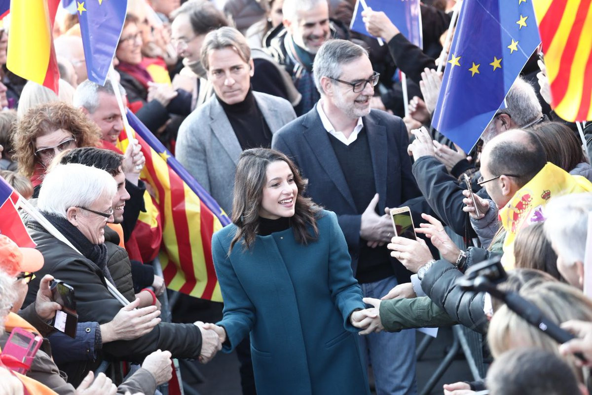 Arrimadas dice que el voto de Cs es para reformar la Constitución y no para destruirla