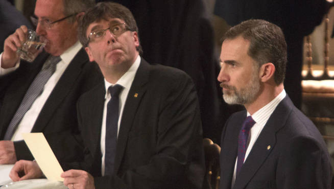 Puigdemont y yel rey