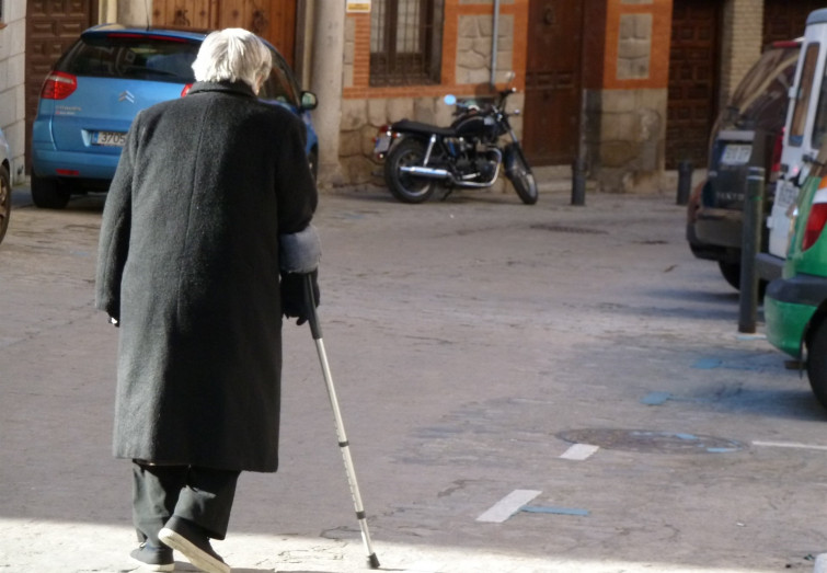 Más de 75.000 catalanes no reciben prestación de dependencia aunque la tienen reconocida