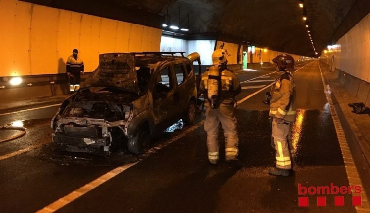 Cierran el Túnel del Cadí por el incendio de un coche