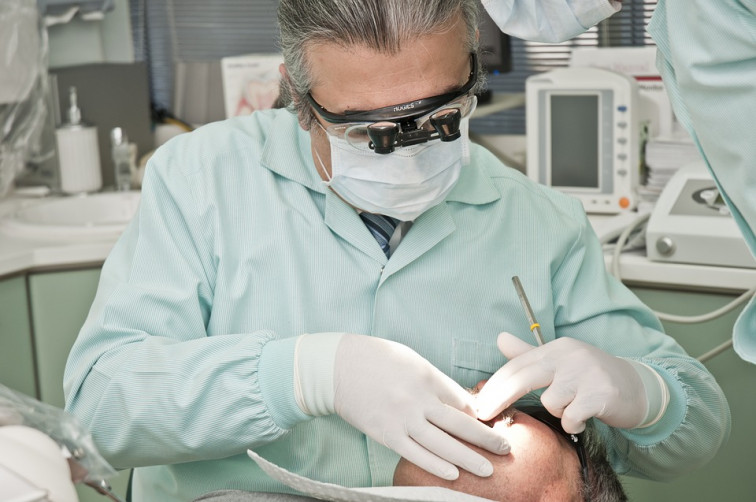 ​El láser ayuda a eliminar el miedo al dentista