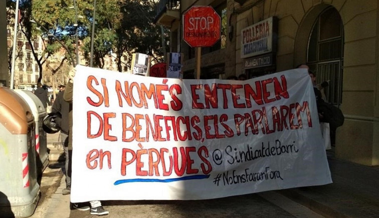 Ocupan un piso en Poble Sec para evitar un desahucio
