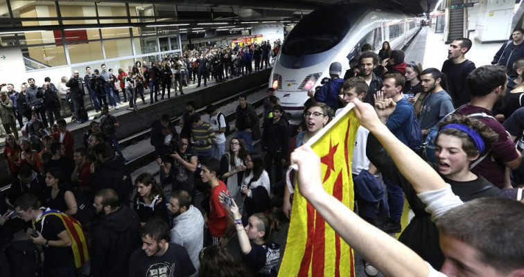 Los 'cachorros' de la CUP admiten que no se puede implementar la República catalana