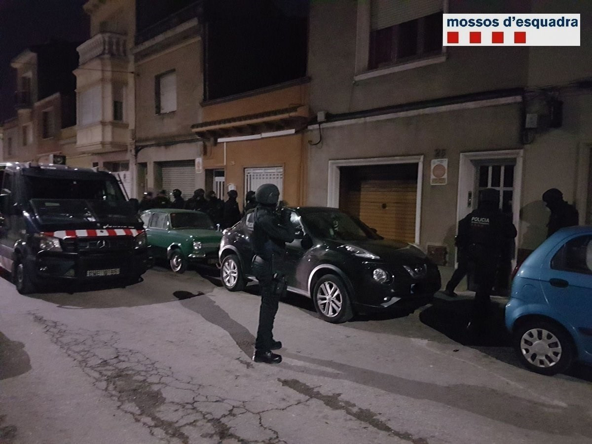 Mossos contra banda motera