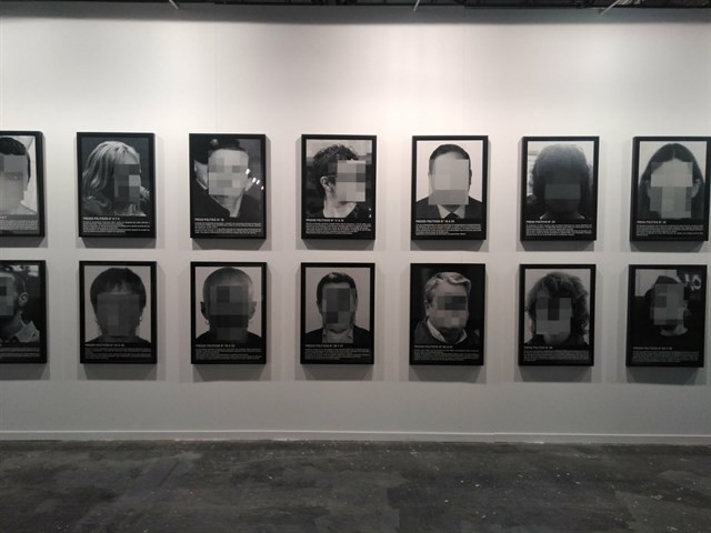Exposición santiago sierra arco