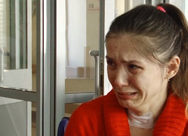 Le tienen que recordar cada noche que su marido le pidió el divorcio