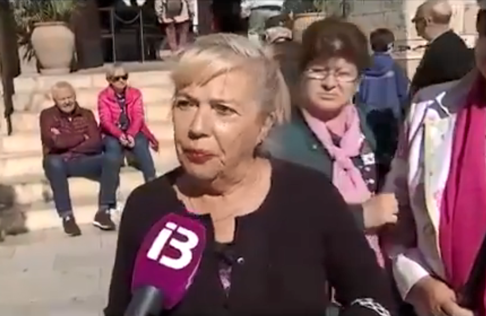 Indignada por la misa en catalán