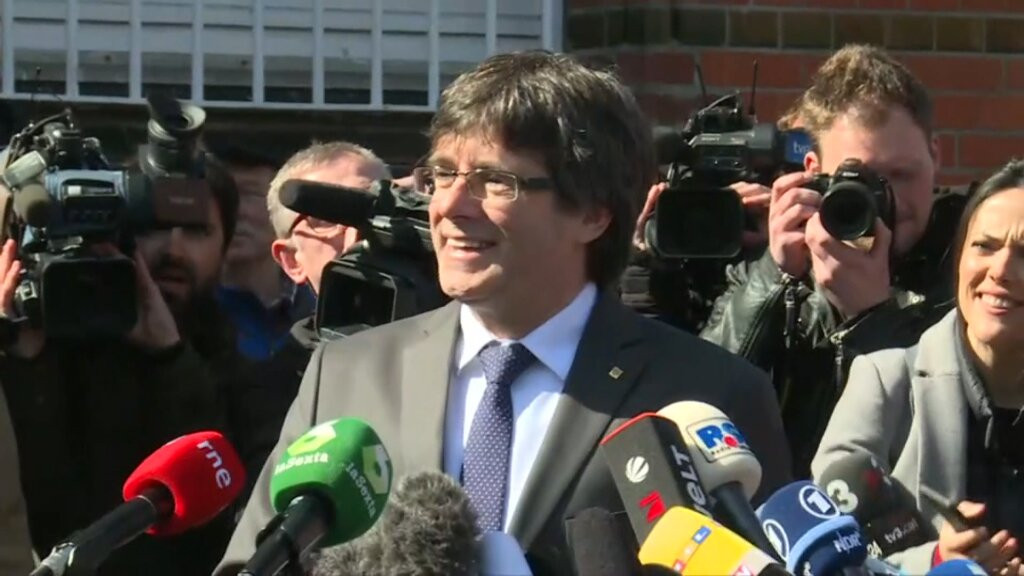 Puigdemont sal de prisión