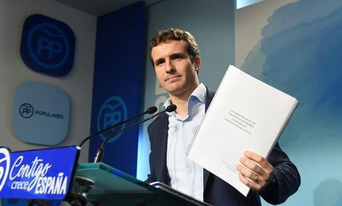 Casado obtuvo el máster sin ir a clase ni examinarse