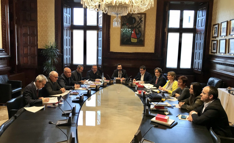 Los letrados del Parlament avalan que la Cámara valide los decretos del 155