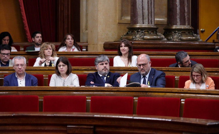 La mayoría independentista ignora la ley y aprueba investir a Puigdemont a distancia