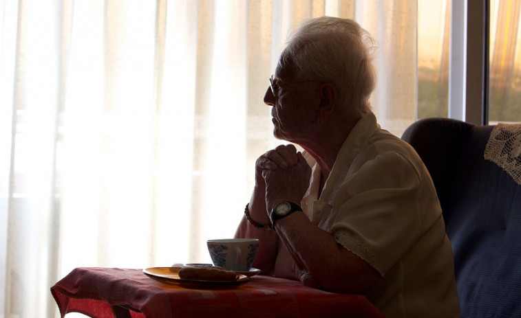El 38,3 % de las mujeres mayores de 65 años que viven solas en España no han tenido hijos