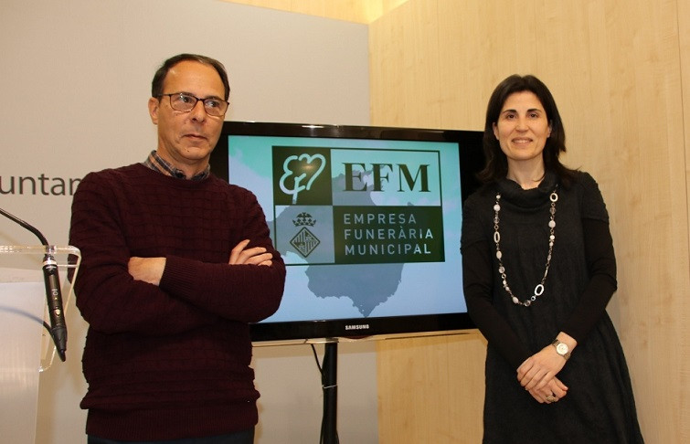 Baleares exige el título de catalán a los empleados de la funeraria municipal, barrenderos y hamaqueros