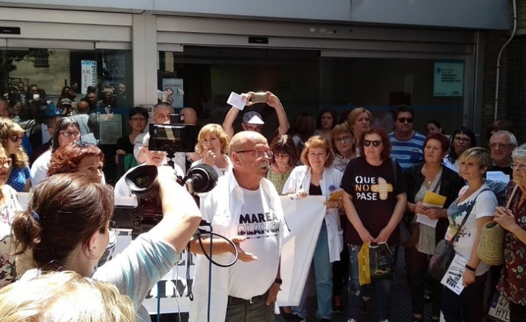Concentración de sanitarios catalanes para denunciar que 