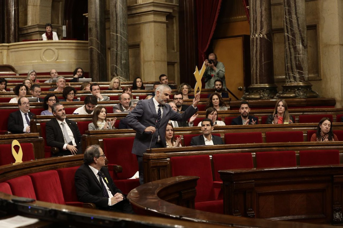 Carrizosa quita lazo amarillo