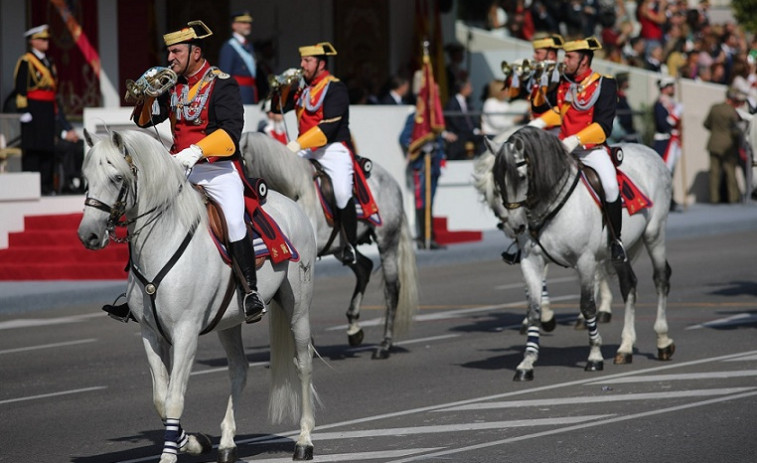 Logroño se tiñe de 'rojigualda' para celebrar el Día de las Fuerzas Armadas