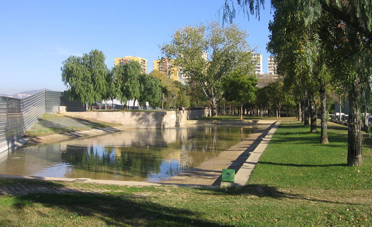 El Ayuntamiento de Barcelona cierra un parque infantil y un huerto por contaminación en Sant Martí