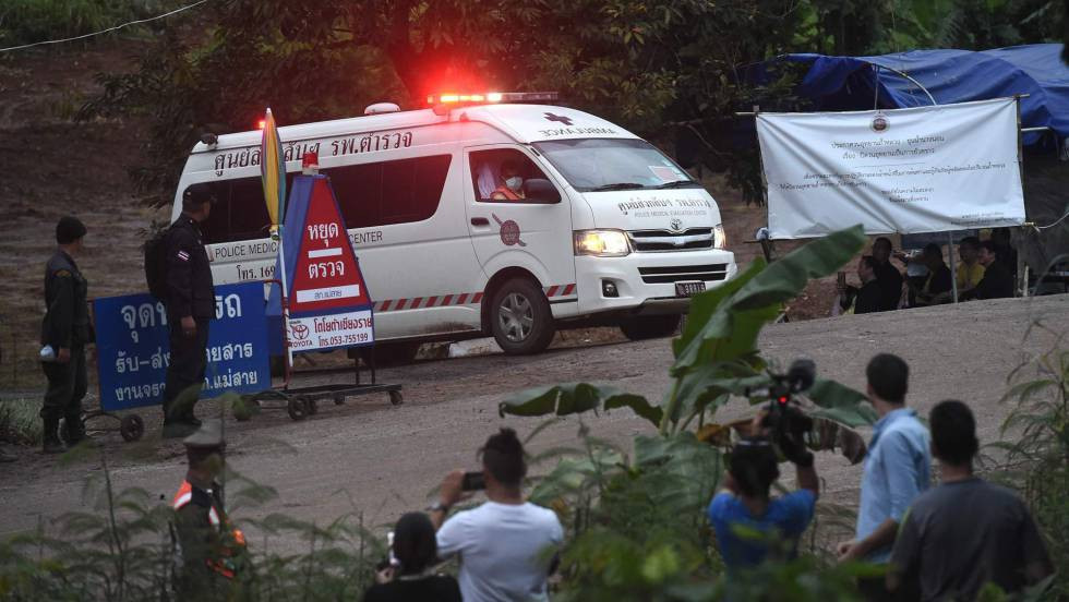 Rescate cueva ambulancia afp