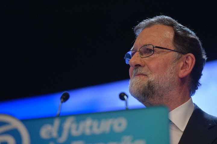 Rajoy se despide del PP con un dardo para Aznar: 