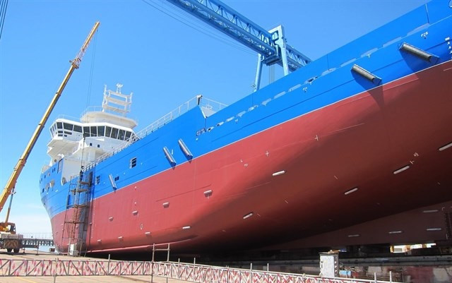 Barco en un astillero