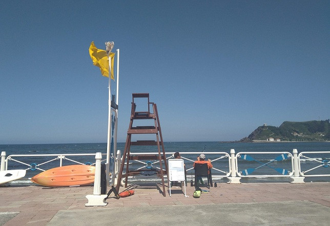 Salvamento máritmo paseo maritimo playa socorristas 01080218
