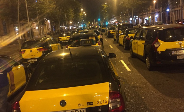 Dos detenidos por el ataque a un vehículo VTC con una familia en Barcelona