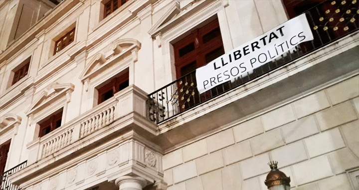 Reus pelea pancarta presos