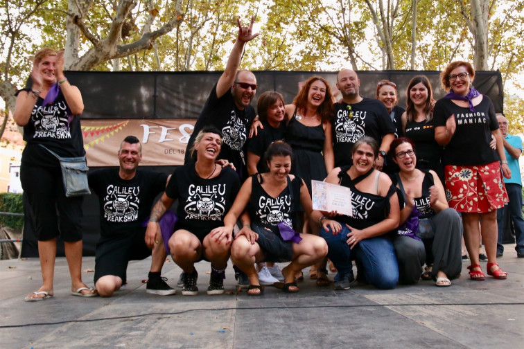 El 'circo de los horrores' de la calle Galileu gana el concurso de las fiestas de Sants