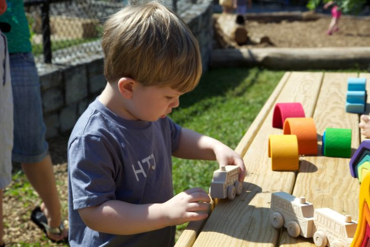 Child boy playing nature explore outdoor classroom 725x483